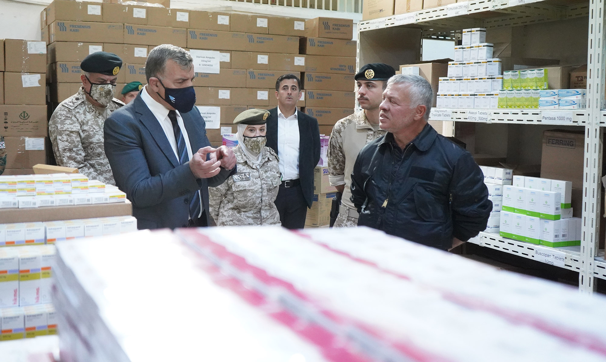 الملك يحث على بذل الجهود لتوسيع القدرات المحلية لإنتاج الأدوية والتركيز على المستلزمات الطبية ومستهلكاتها