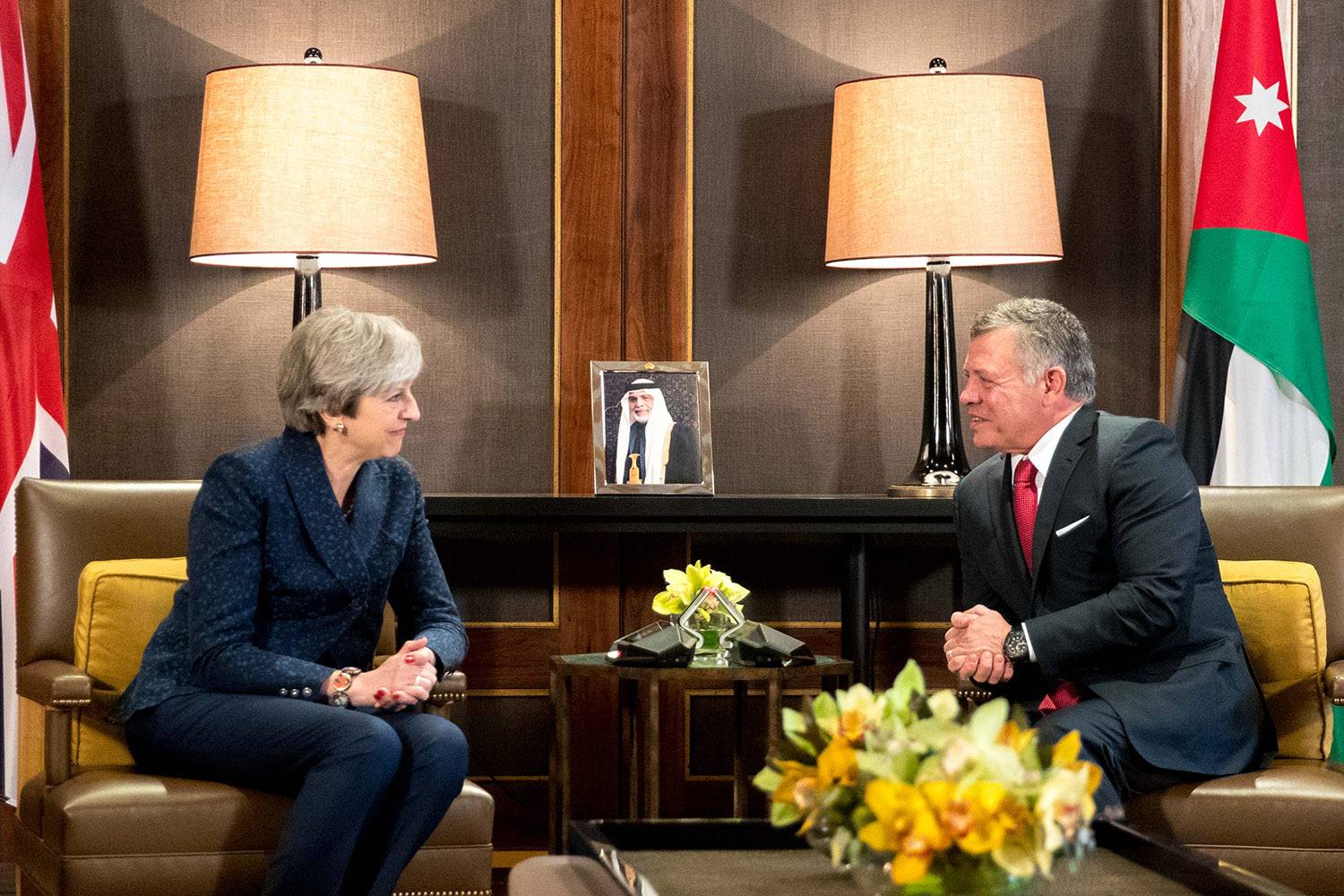 King holds talks with British PM