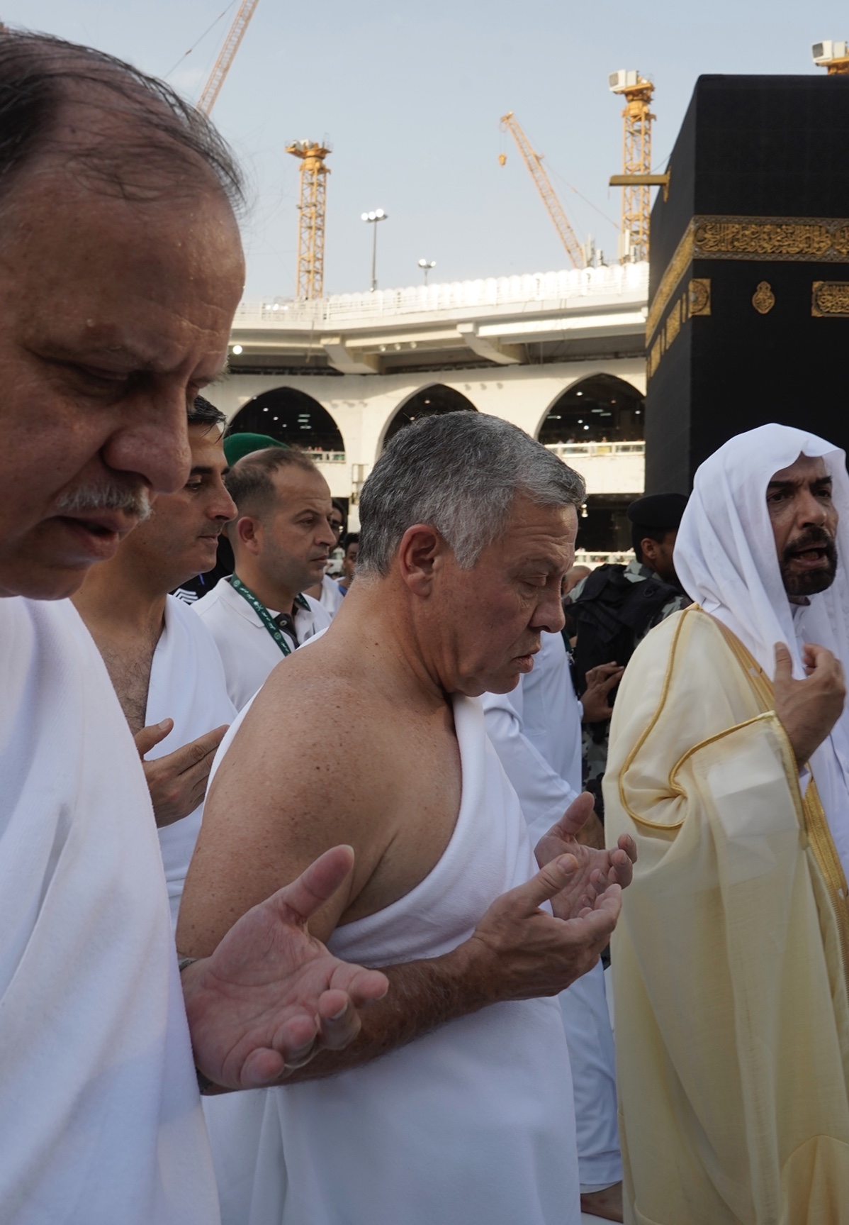 King performs Umra