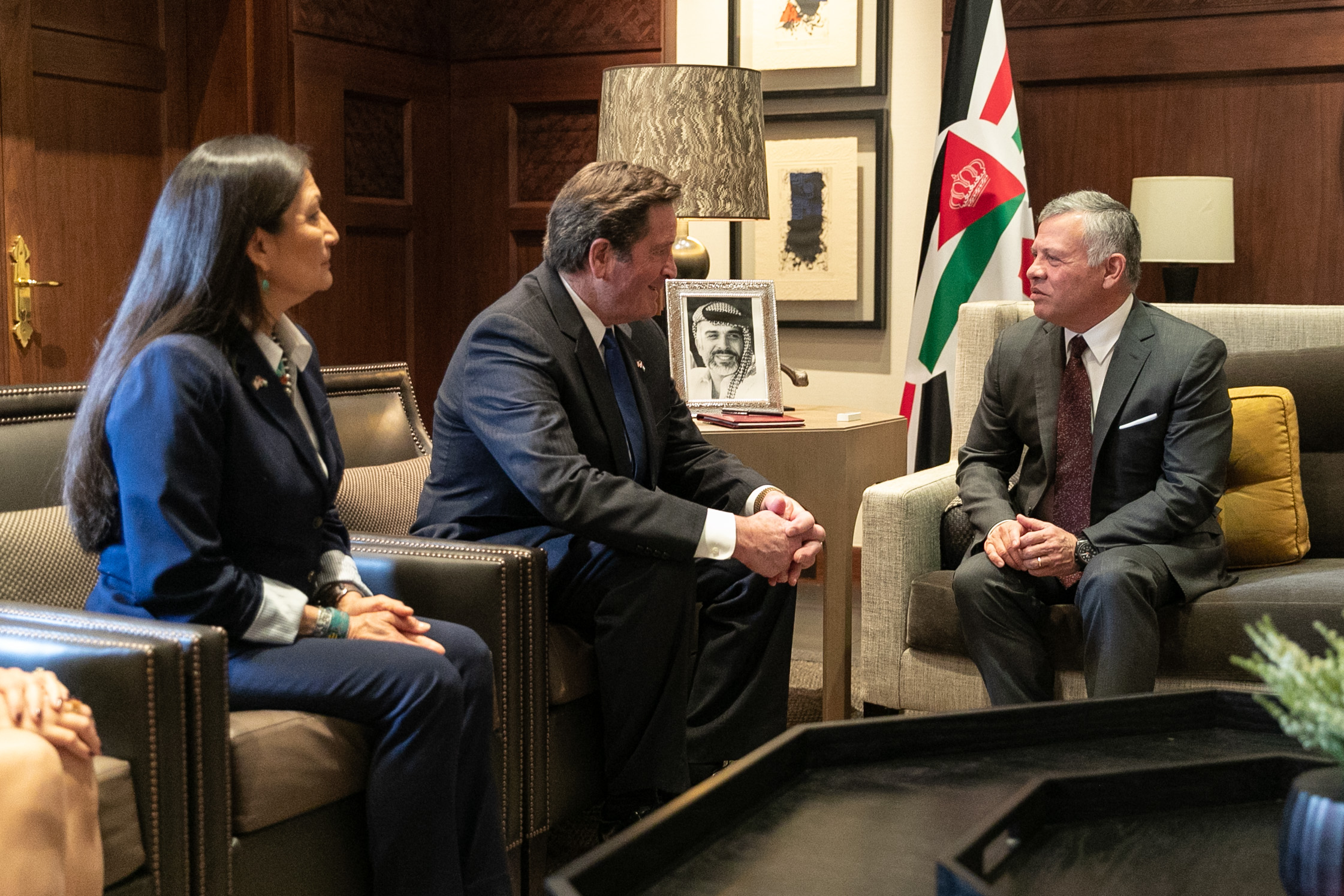 الملك يستقبل وفدا من لجنة القوات المسلحة في مجلس النواب الأمريكي&nbsp;