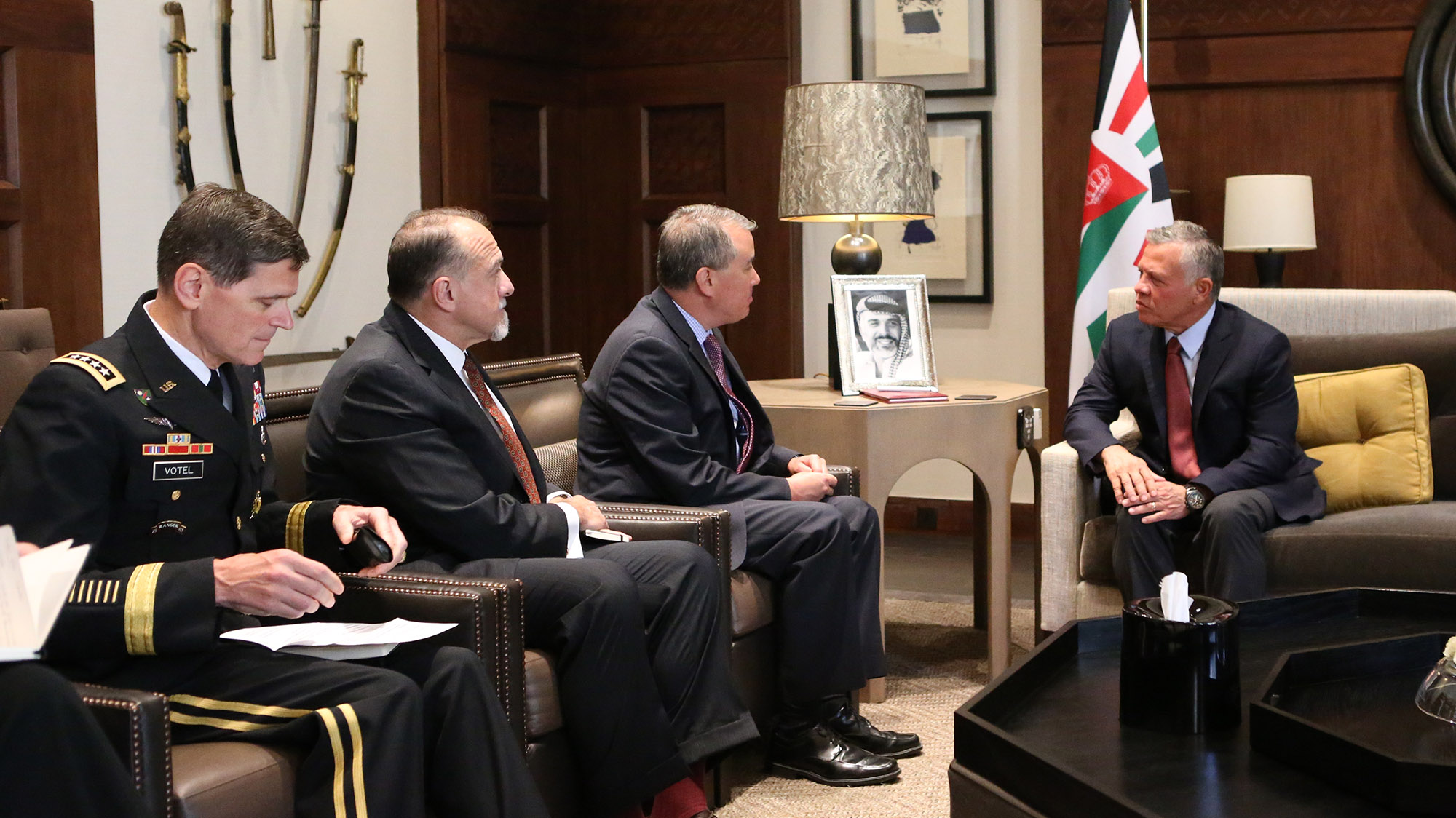 King receives US officials