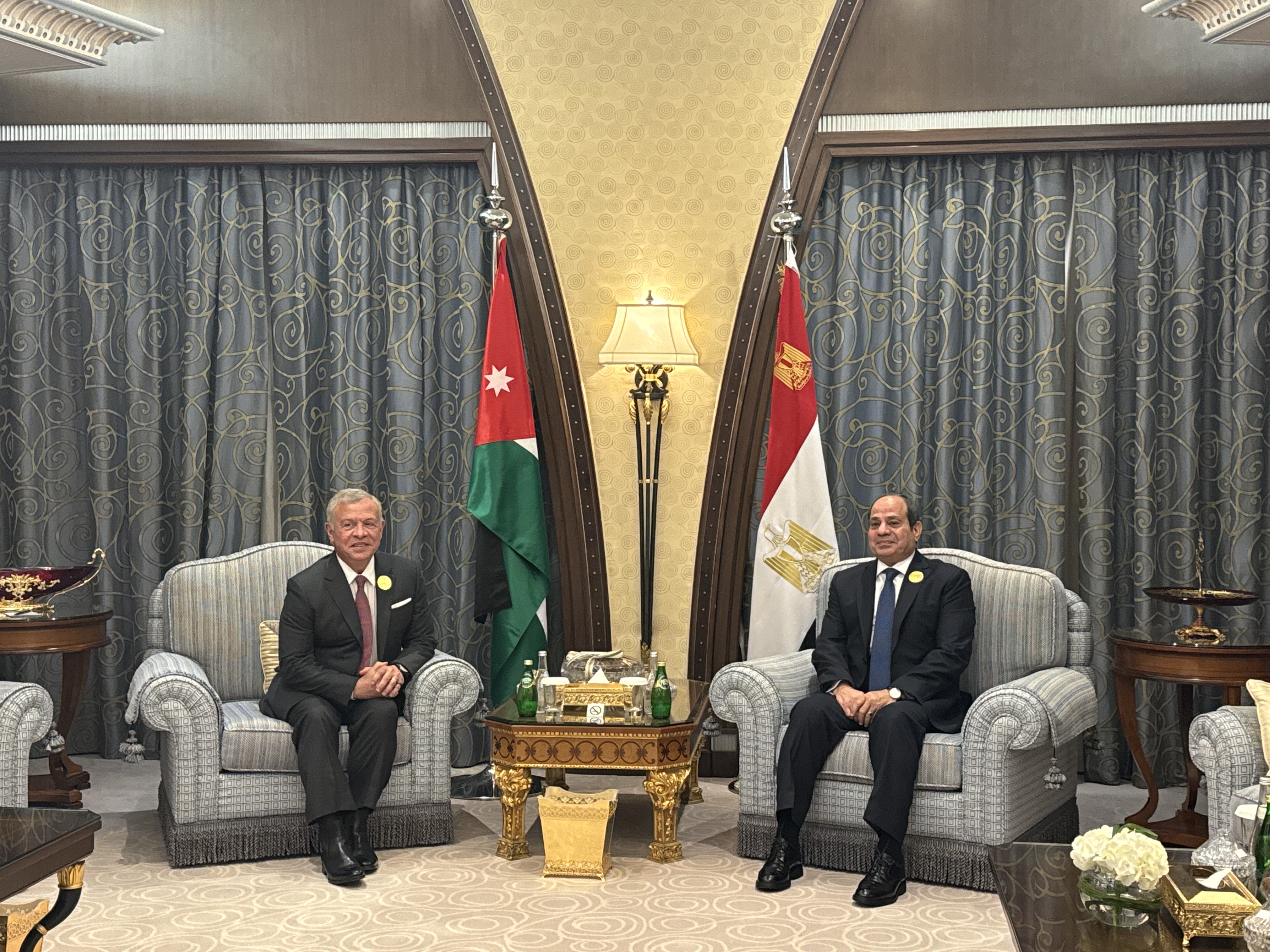 King meets Arab leaders, heads of delegations participating in Arab, Islamic Summit 