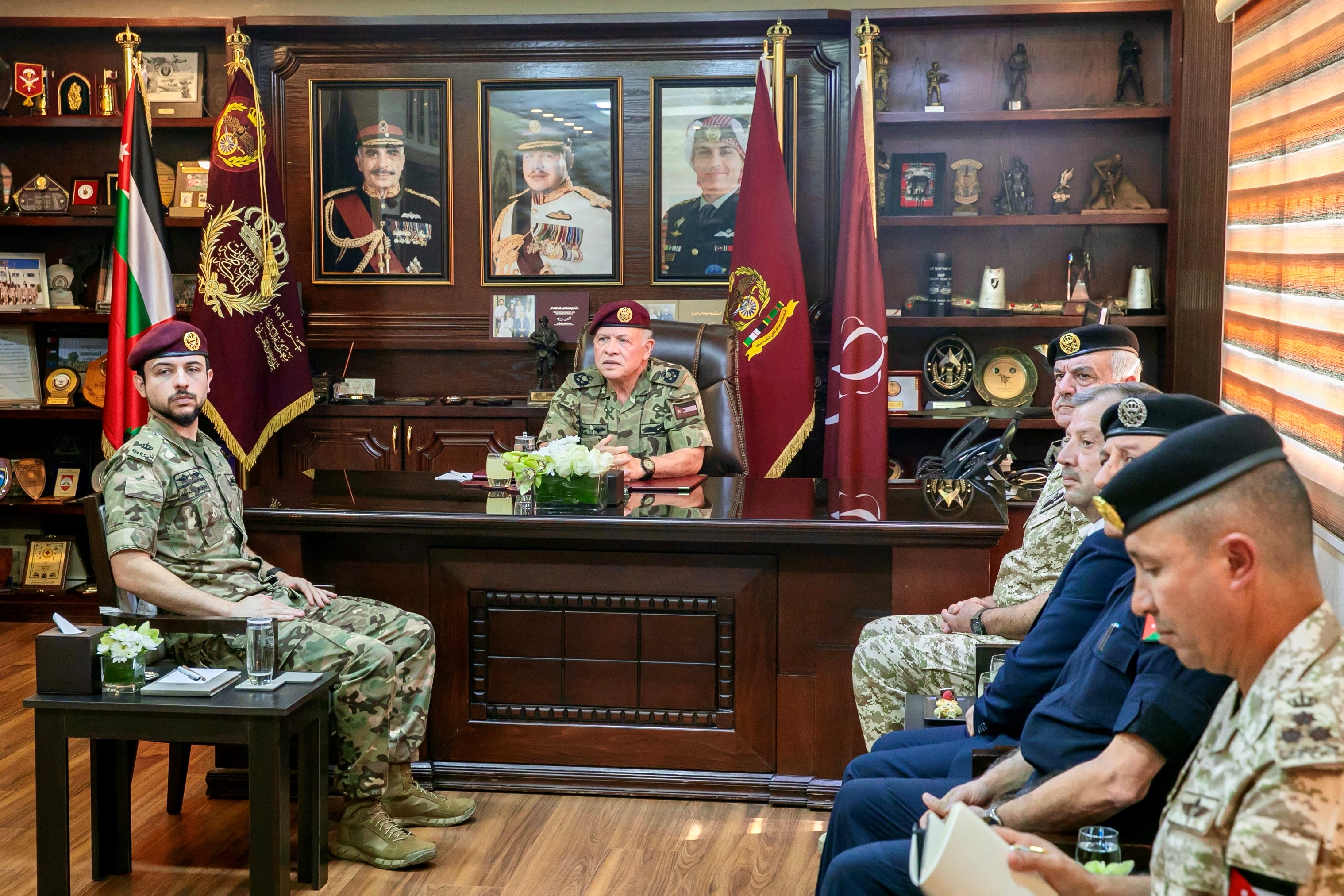 King visits Special Forces command
