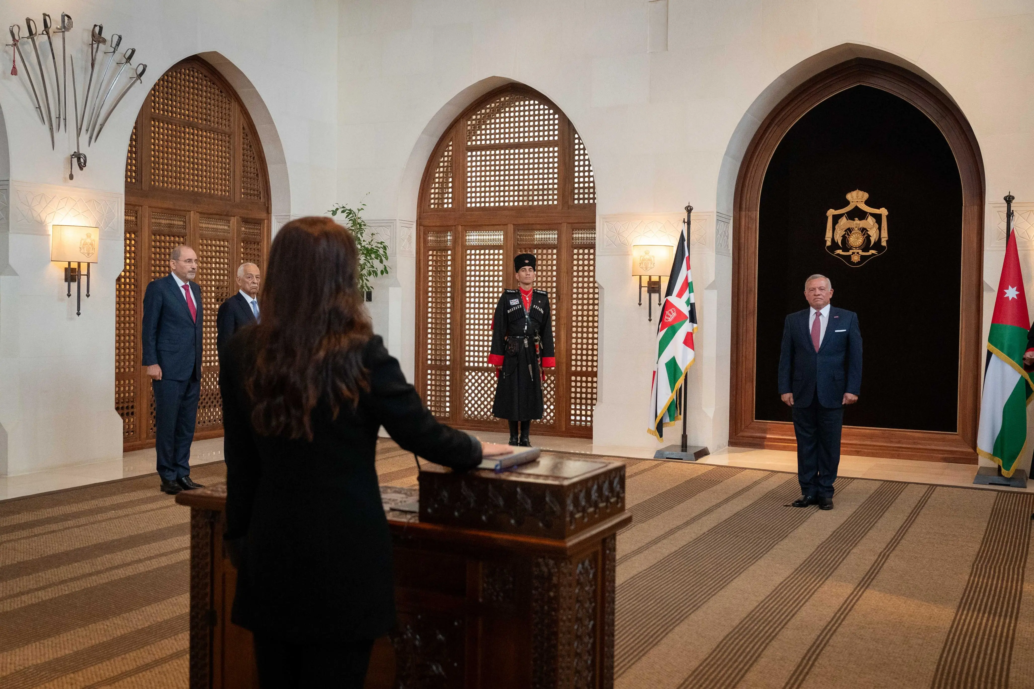 ثروه النعيمات تؤدي اليمين القانونية أمام الملك، سفيرا لدى سلطنة عُمان