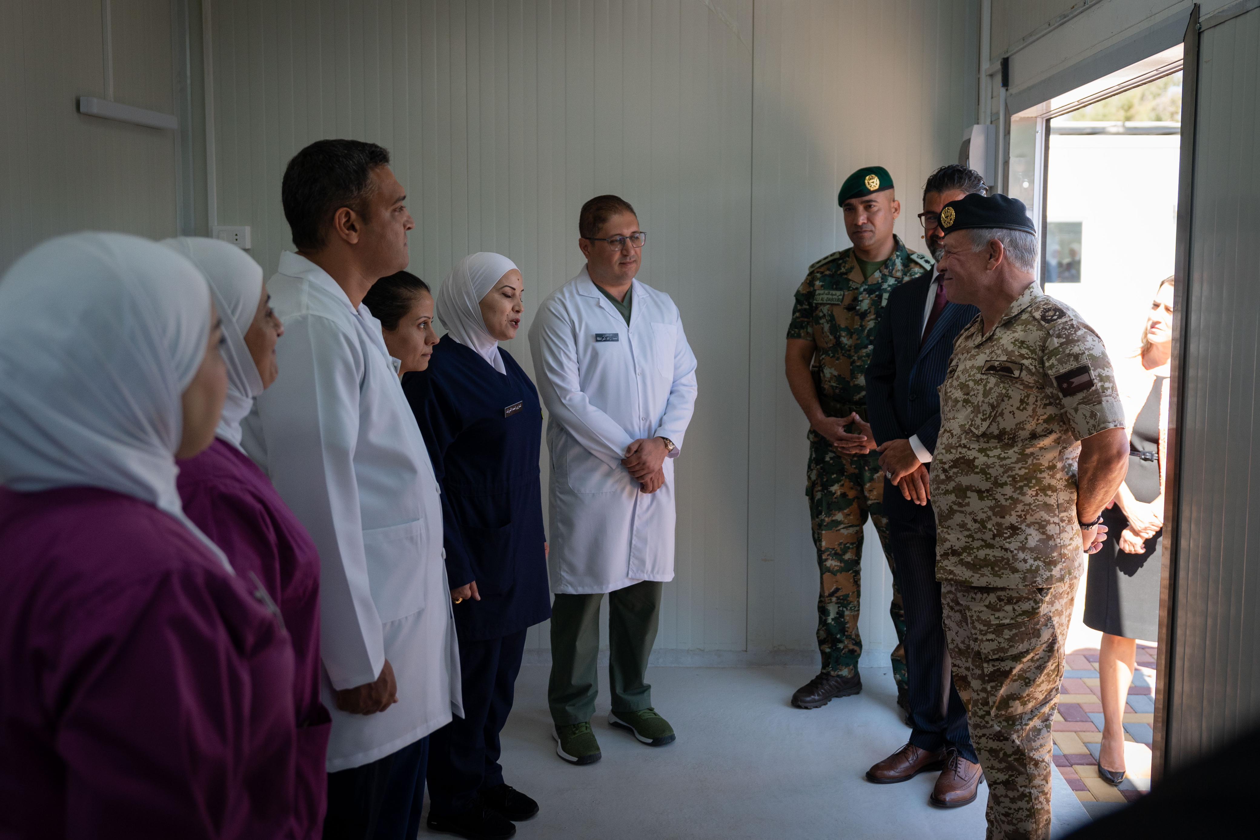 King briefed on progress of Jordanian field hospital for obstetrics, neonatal care to be dispatched to Gaza